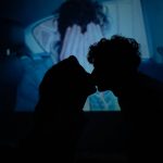 Aito flirttailu ja viettely perustuu luonnolliseen viehätysvoimaan ja positiiviseen kehonkieleen