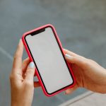 Aloittelijan opas kuinka flirttailla tekstiviestillä ilman kiusallisia hiljaisuuksia