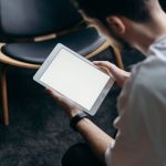 Spontaanit videopuhelut introvertin sosiaalisen kanssakäymisen keinona