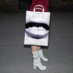 Leikkisä kiusoittelu verkkoromantiikassa