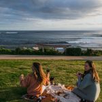 Miksi keskustelu vieraiden ihmisten kanssa voi lisätä itseluottamustasi asiantuntijoiden paljastama