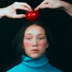 Leikkisä kiusoittelu ja välitön vetovoima